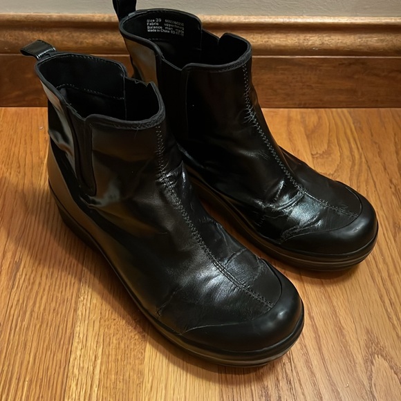 Dansko Vail Chelsea Black Rain Boot Patent Shiny Finish - Picture 7 of 10